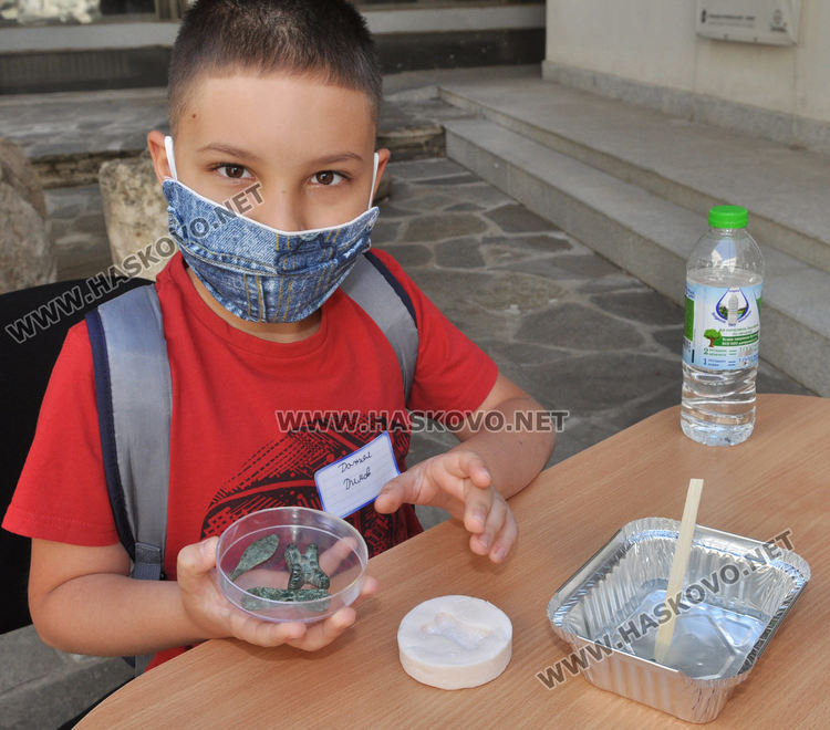 До първите „разменни монети“ се докоснаха децата от работилницата в Музея