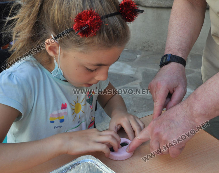 До първите „разменни монети“ се докоснаха децата от работилницата в Музея
