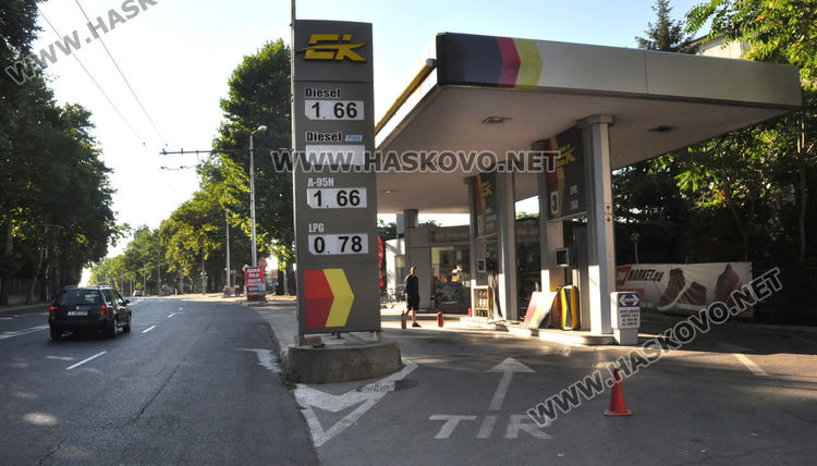 Инцидент в бензиностанция в Хасково вдигна пожарната на крак