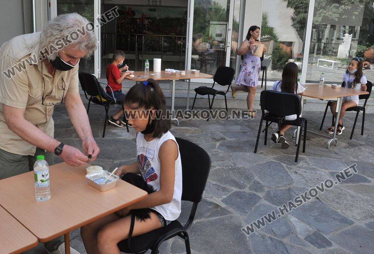 До първите „разменни монети“ се докоснаха децата от работилницата в Музея