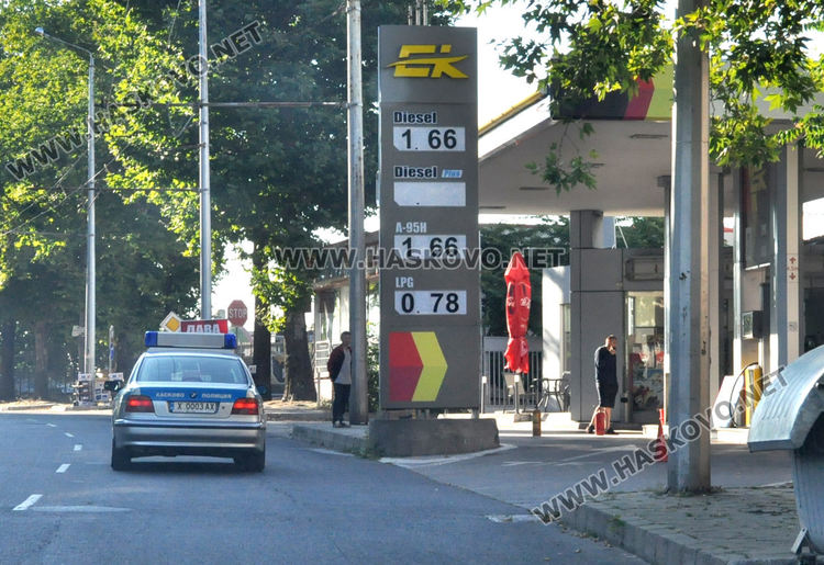 Инцидент в бензиностанция в Хасково вдигна пожарната на крак