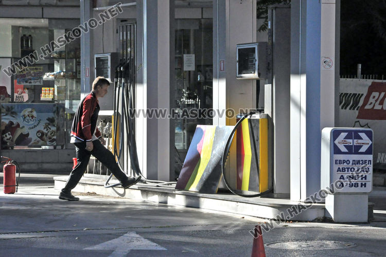 Инцидент в бензиностанция в Хасково вдигна пожарната на крак