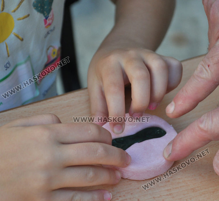 До първите „разменни монети“ се докоснаха децата от работилницата в Музея