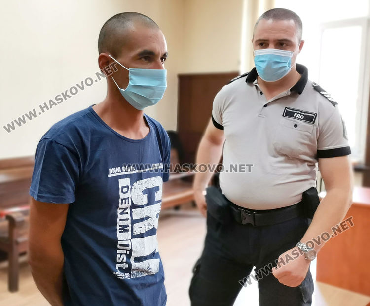 Обвиняемият за кражба на телефони бил многократно осъждан, остава в ареста