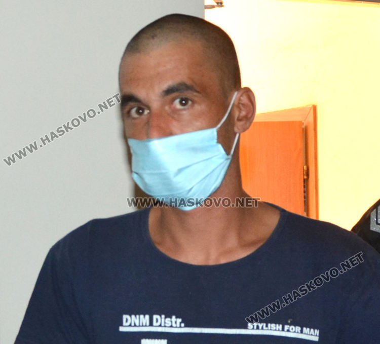 Обвиняемият за кражба на телефони бил многократно осъждан, остава в ареста