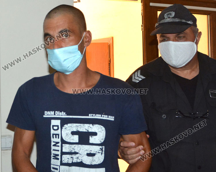 Обвиняемият за кражба на телефони бил многократно осъждан, остава в ареста