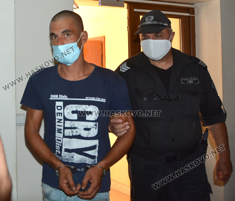 Обвиняемият за кражба на телефони бил многократно осъждан, остава в ареста