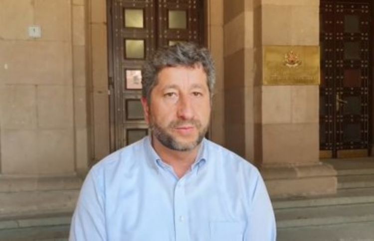 "Демократична България" призова Борисов да започне отстраняването на Гешев
