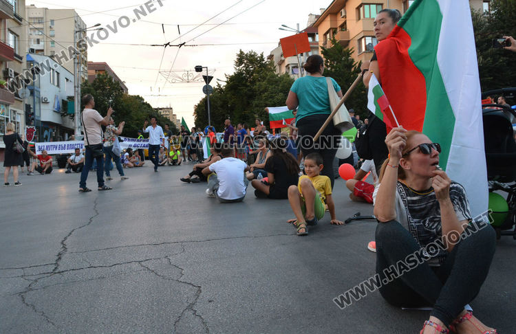 България, но не като имитационен продукт, поискаха протестиращите на площад “Свобода“