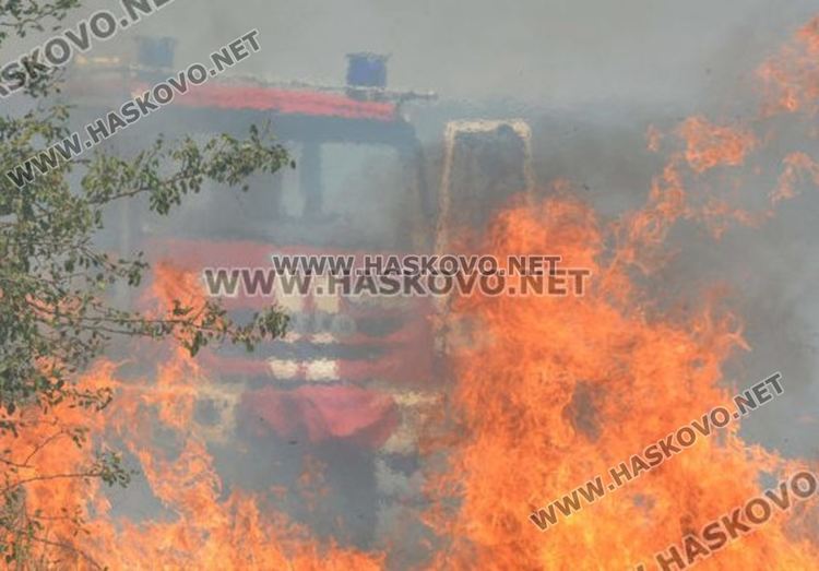 Възрастна жена подпали съседите си в Устрем