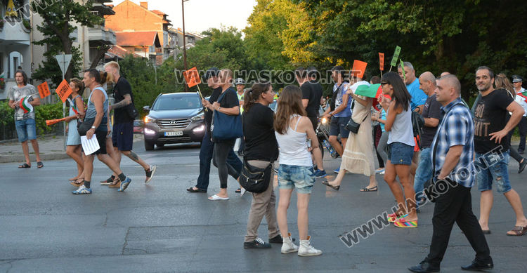 Протестно шествие блокира бул. „Освобождение“, започват протести на занаятчиите
