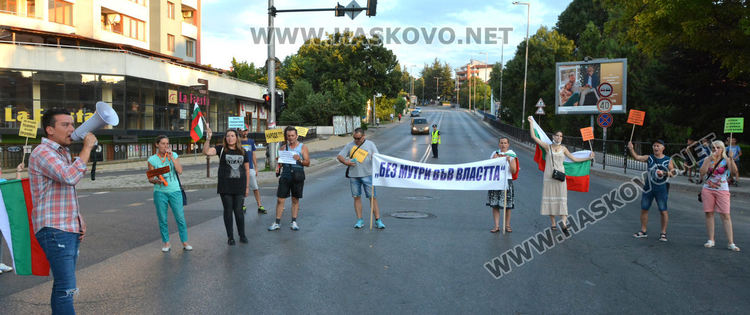 Протестно шествие блокира бул. „Освобождение“, започват протести на занаятчиите