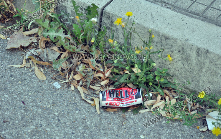 Хасковлии се жалваха от непочистен паркинг до блок в центъра