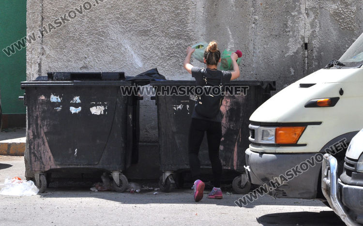 Хасковлии се жалваха от непочистен паркинг до блок в центъра