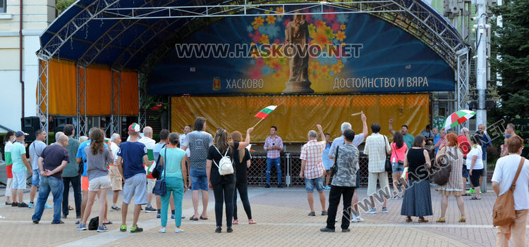 Протестно шествие блокира бул. „Освобождение“, започват протести на занаятчиите