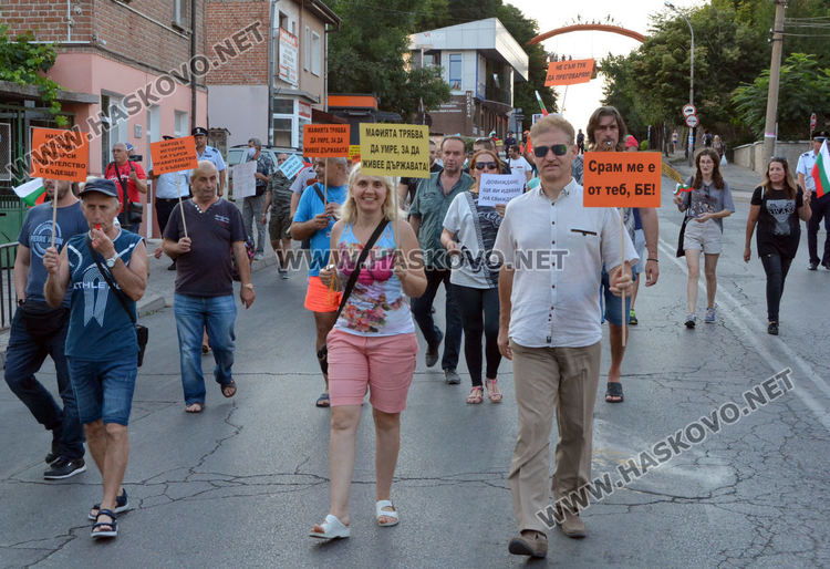 Протестно шествие блокира бул. „Освобождение“, започват протести на занаятчиите