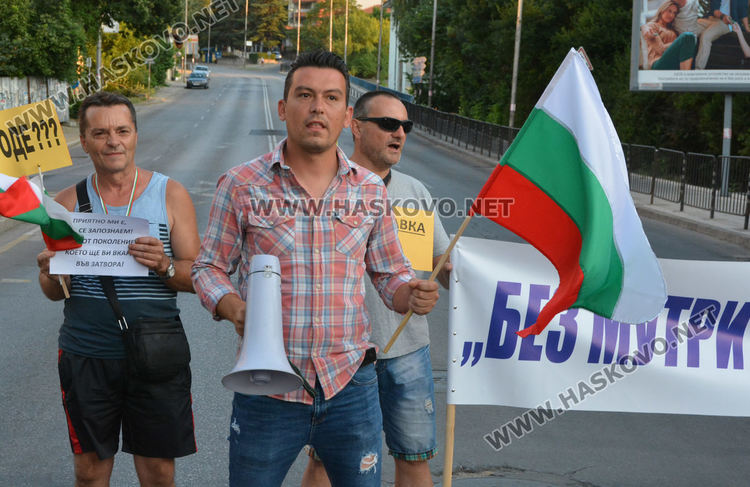 Протестно шествие блокира бул. „Освобождение“, започват протести на занаятчиите