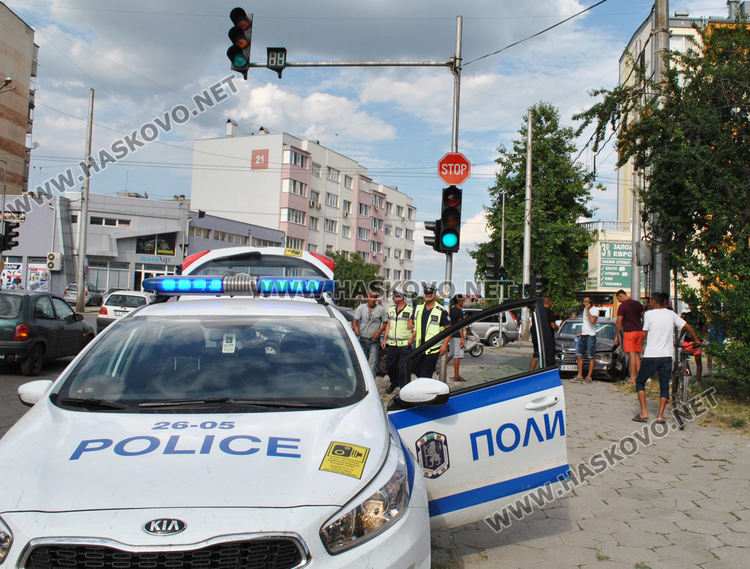 Мерцедес и Рено се разбиха на булевард „Васил Левски“