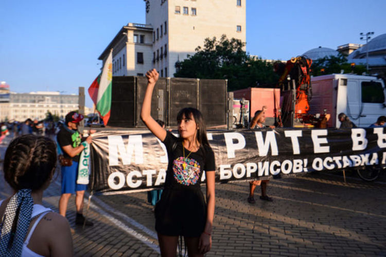 Ден шестнадесети: протестиращите тръгнаха на шествие към сградата на БНТ