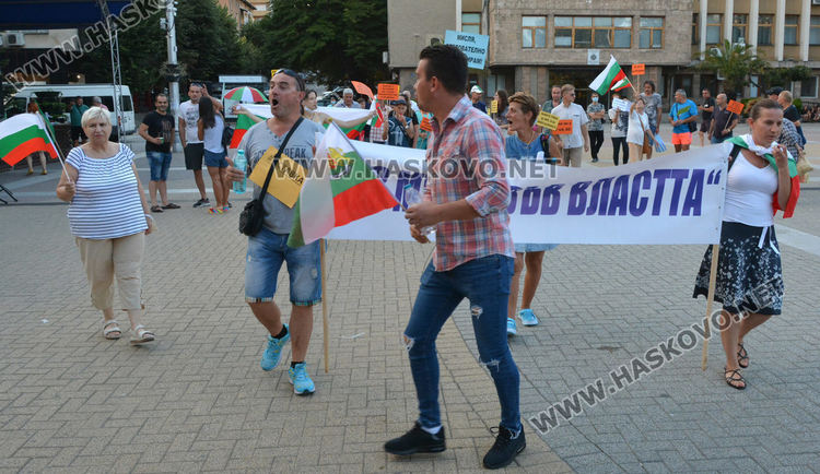 Протестно шествие блокира бул. „Освобождение“, започват протести на занаятчиите