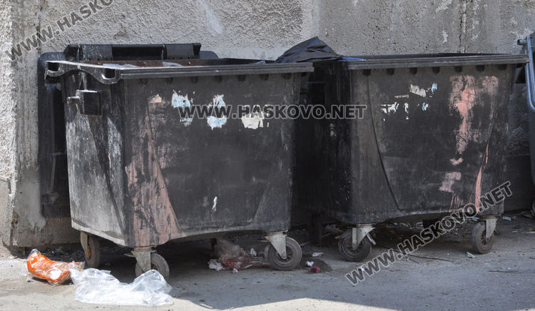 Хасковлии се жалваха от непочистен паркинг до блок в центъра