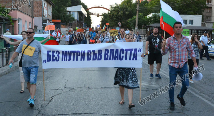 Протестно шествие блокира бул. „Освобождение“, започват протести на занаятчиите