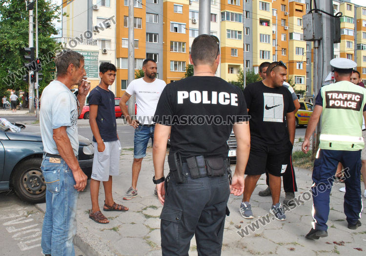 Мерцедес и Рено се разбиха на булевард „Васил Левски“