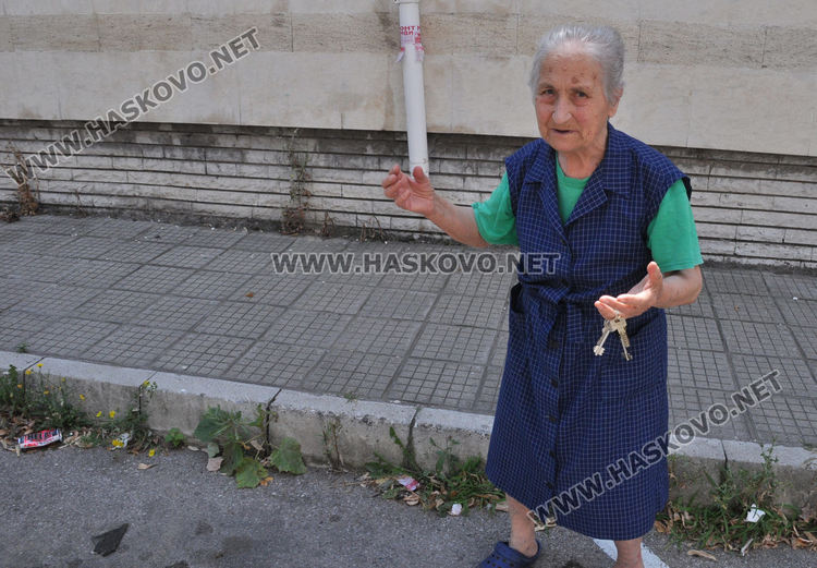 Хасковлии се жалваха от непочистен паркинг до блок в центъра