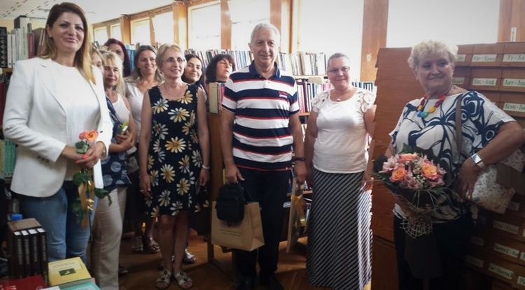 Проф. Огнян Герджиков дари на библиотеката в Кърджали 150 тома литература от личната си библиотека