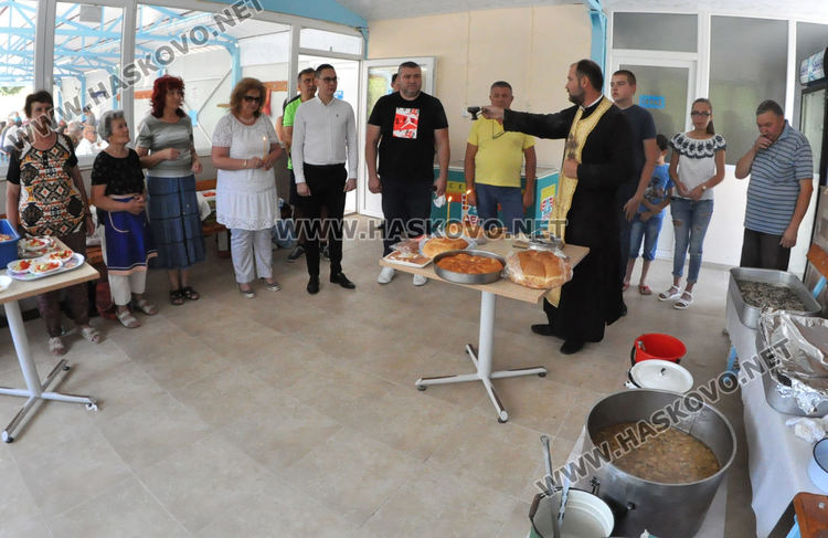 Водосвет и курбан за Света Анна в едноименния параклис край Тракиец