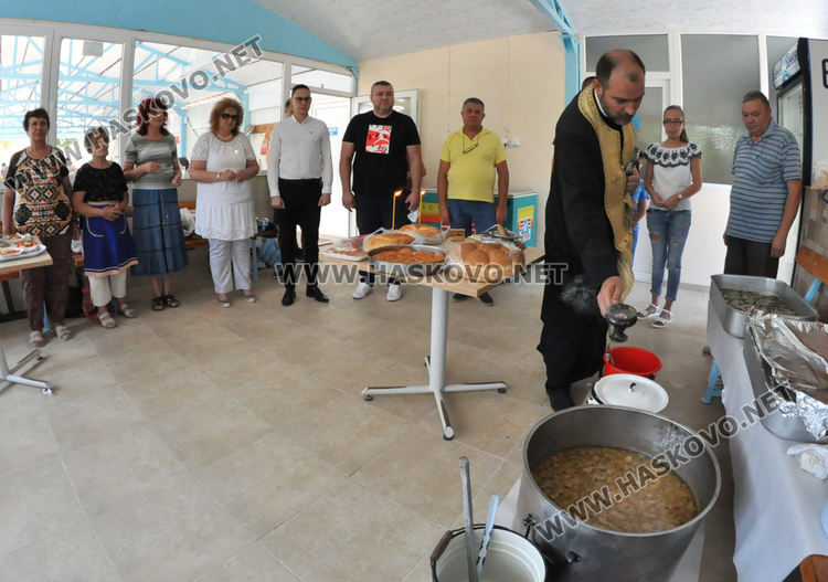 Водосвет и курбан за Света Анна в едноименния параклис край Тракиец