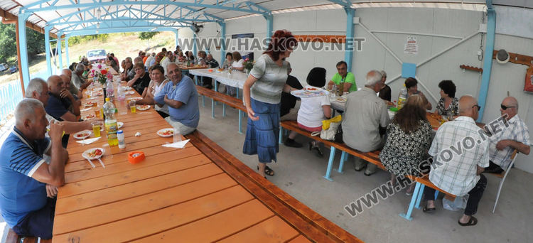 Водосвет и курбан за Света Анна в едноименния параклис край Тракиец