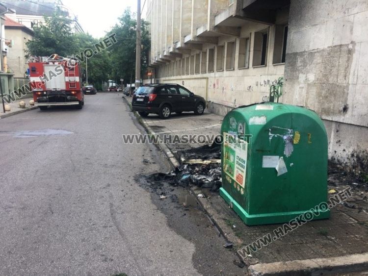 6 контейнера изгоряха за половин час в центъра на Хасково