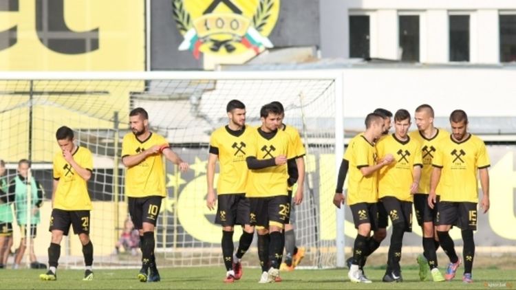 Миньор /Перник/ подновява тренировки в пълния си състав