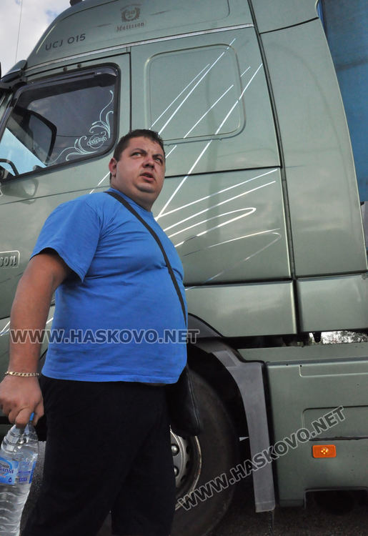 Четирима ранени в сблъсък на пикап с тир