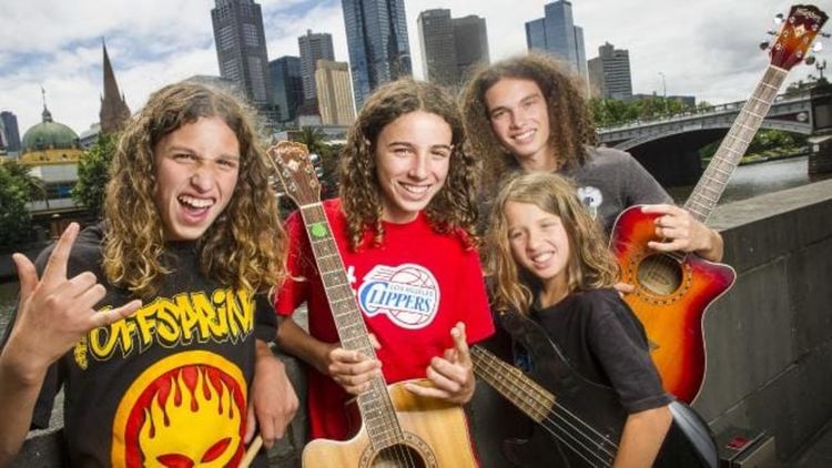 Израснали с хард рок - Mixed Up Everything (видео)