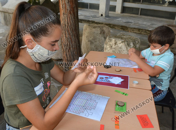 Първите сведения от чужденци за красотата на шевиците в Хасковския край са отпреди 1,5 в.