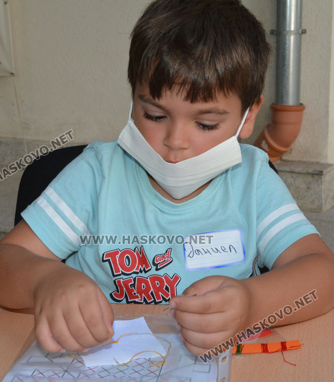 Първите сведения от чужденци за красотата на шевиците в Хасковския край са отпреди 1,5 в.