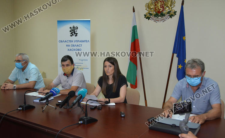 Министър Емил Димитров пристигна заради отровния водопой