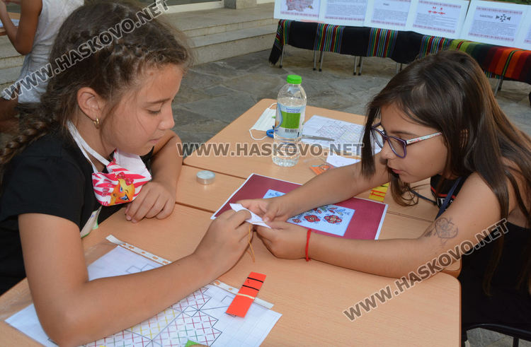 Първите сведения от чужденци за красотата на шевиците в Хасковския край са отпреди 1,5 в.