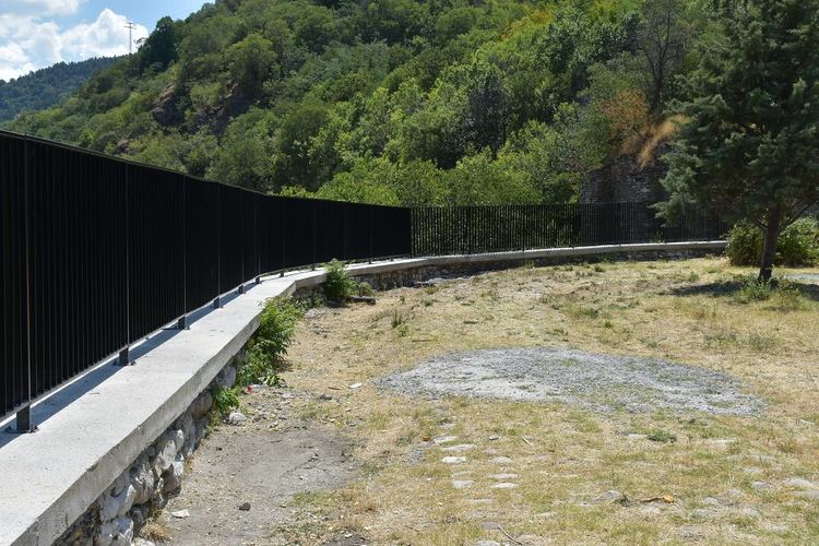 Готова е предпазната ограда на "Метоха" в Асеновград