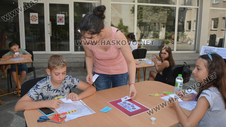 Първите сведения от чужденци за красотата на шевиците в Хасковския край са отпреди 1,5 в.