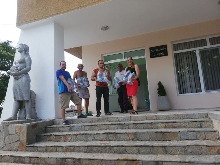 Дариха трапезна вода на жителите на община Димитровград, засегнати от безводието