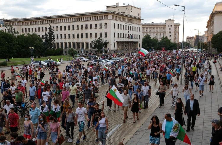 Ден 20: Пейнтбол, тоалетна хартия, яйца и домати по сградата на Министерски съвет