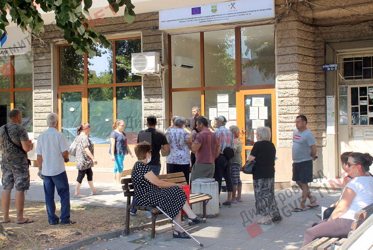 Опашки за безплатни климатици и котли в Димитровград, удължават срока за кандидатстване