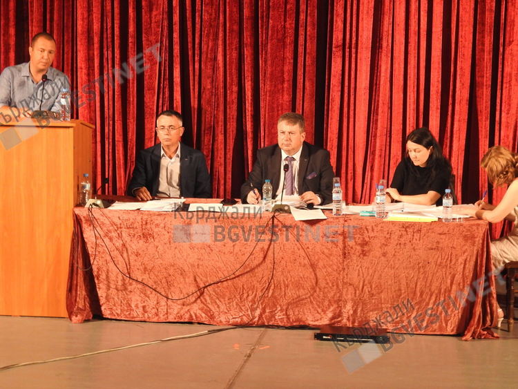 Прецедент: Острието на опозицията Радослав Милев похвали кмета на сесия