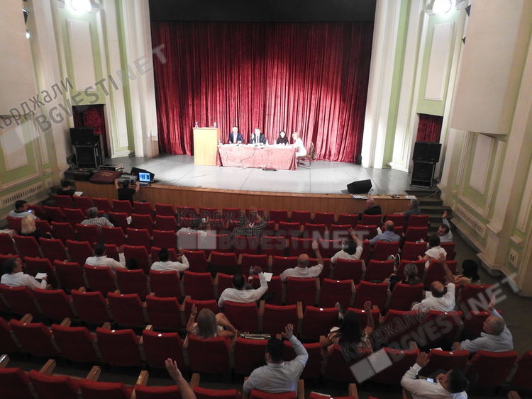 Съветничката от ГЕРБ Лидия Асенова провокира среща на кмета с жителите на кв."Гледка"