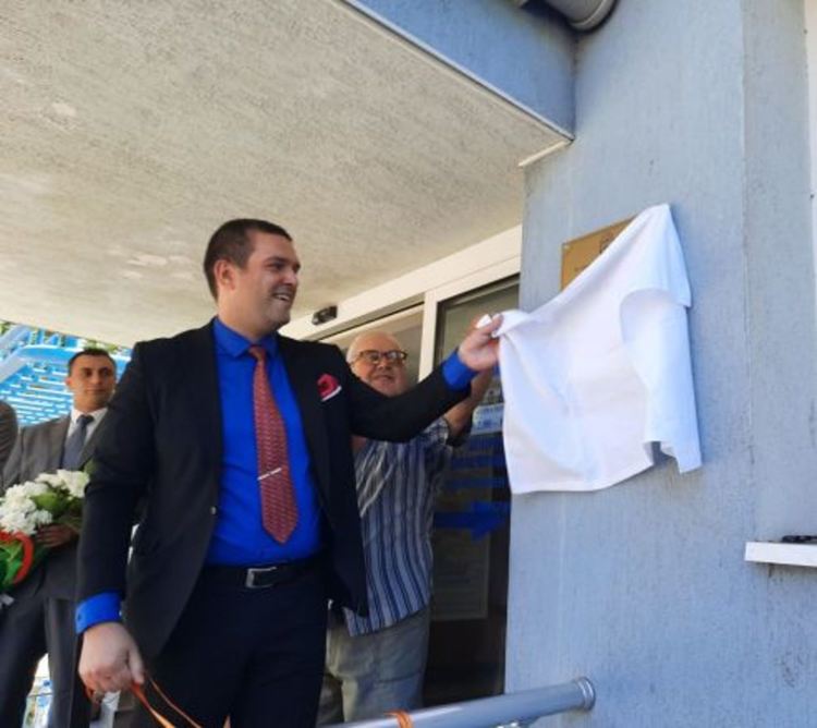 Фамилия Стойови инициира и финансира монтирането на паметен знак на Иван Вазов в Перник 