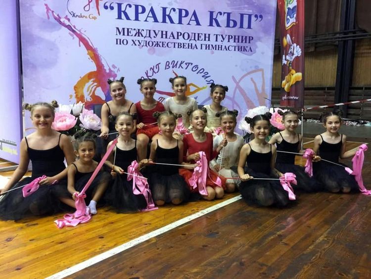 4 златни медала за грациите на Димитровград и Хасково от международно състезание в Перник