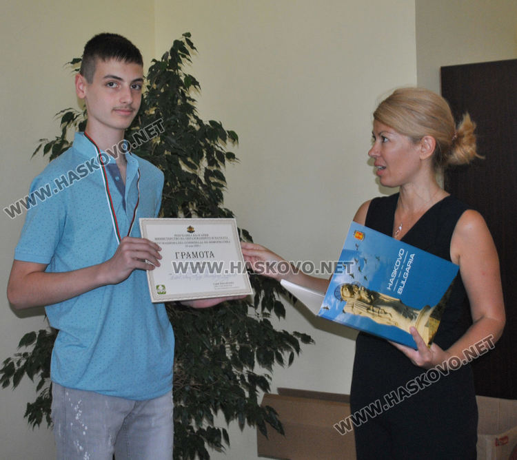 Стоян Малинин и Мартин Недев със златни медали от Националната олимпиада по информатика